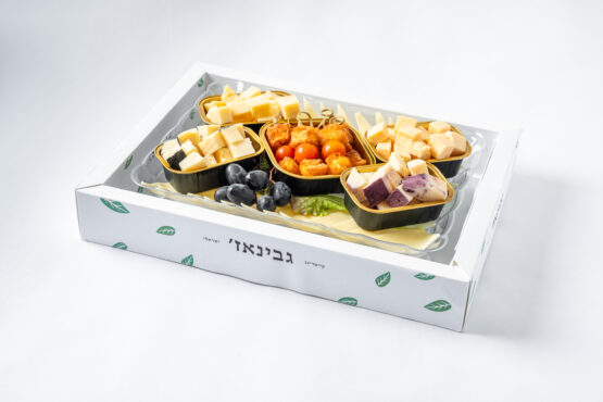 פלטות גבינות מובחרות: צ'דר,סנט מור, רוקפור,גאודה כמהין,בייבי מוצרלה,תום פחם,גאודה קימל